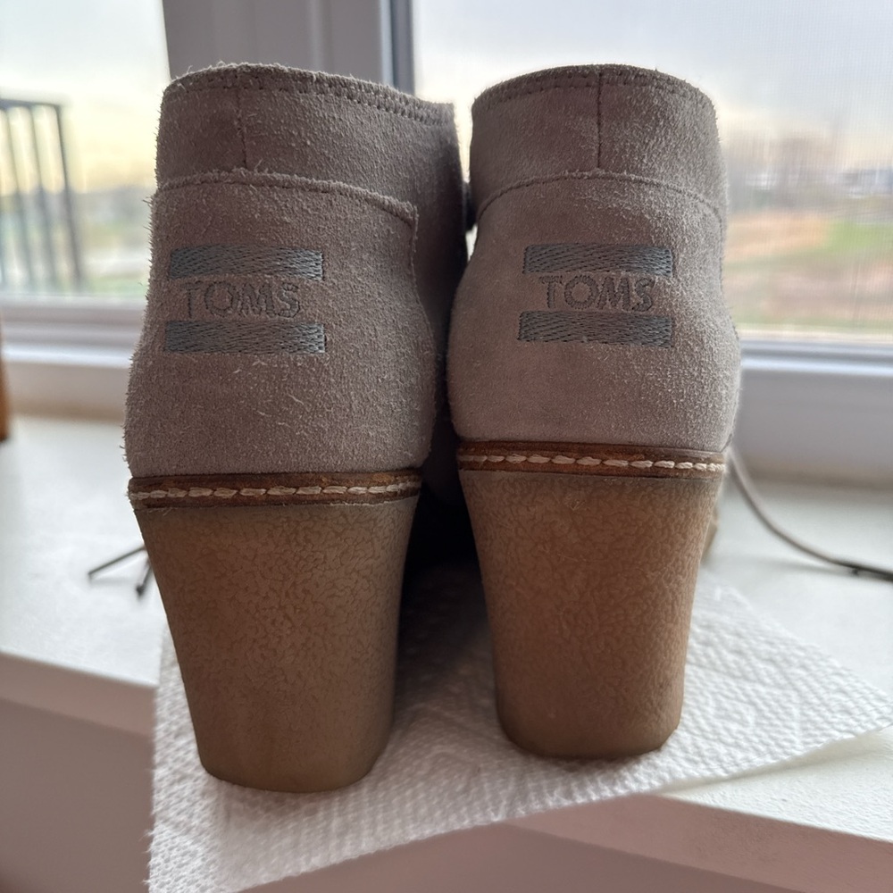 Toms Suede Gray Wedge Ankle Boots - Picture 4 of 5